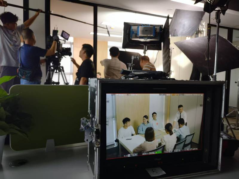 德令哈市TVC拍摄公司：科技产品视觉化大师，诠释未来感与功能美学